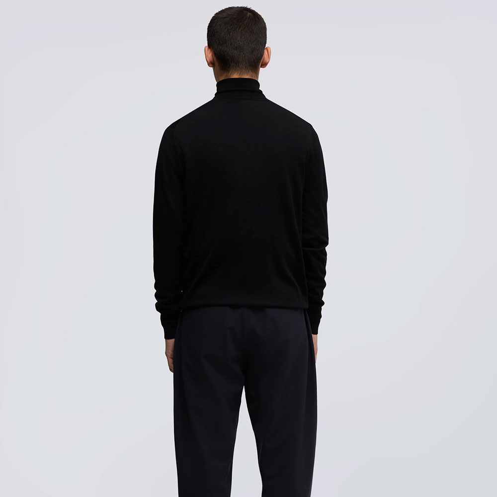 Sueter cuello alto Lana Merino Mod. M196 negro Aspesi