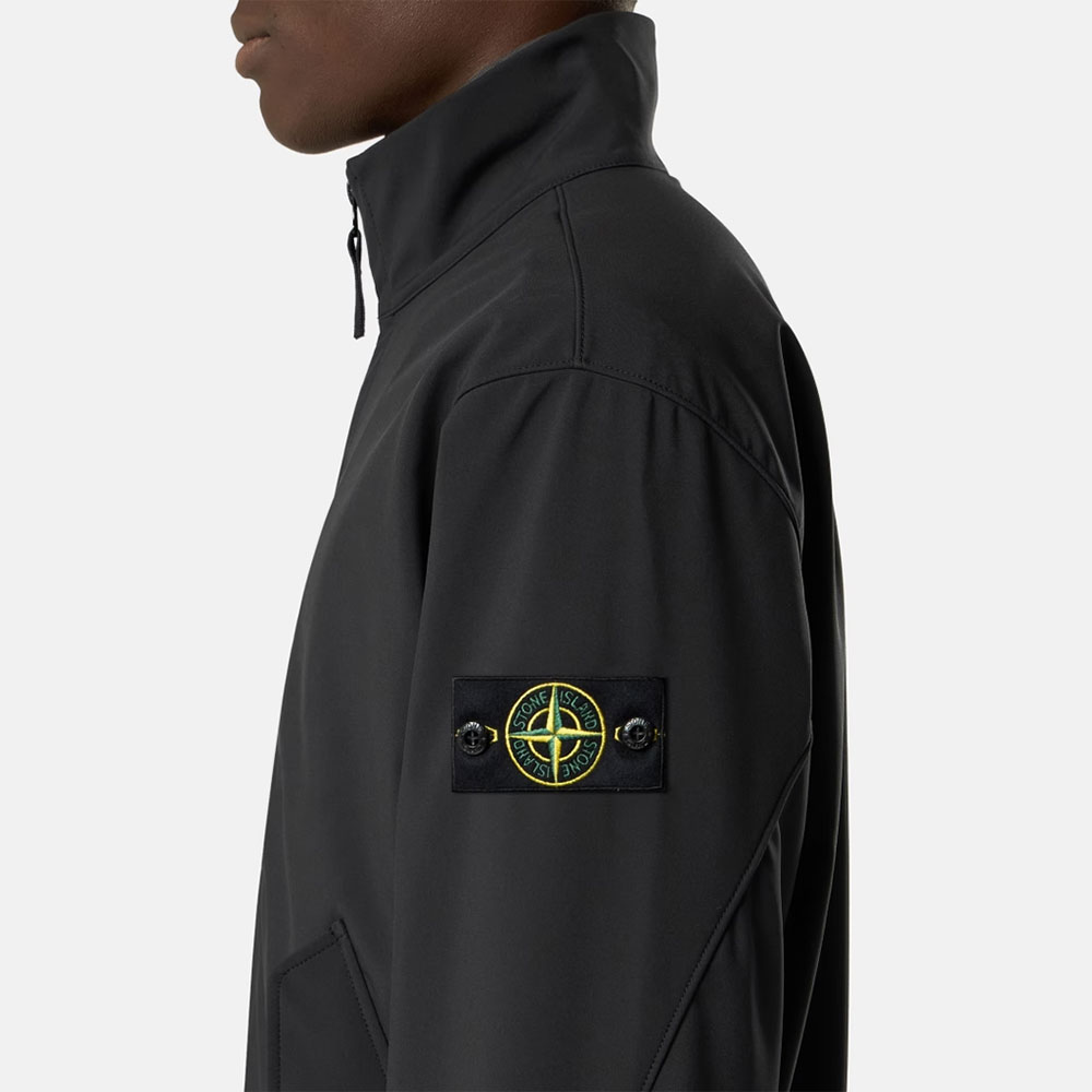 Chaqueta 4100022 Light Soft Shell-R E.DYE® Technology in recycled Polyester Stone Island