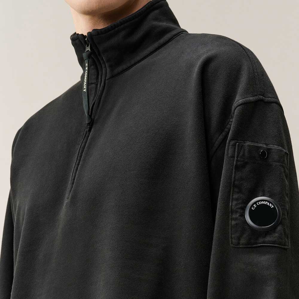 sudadera de C.P. Company Boxy Lens negra con Media Cremallera 21CMSS020A006372M900