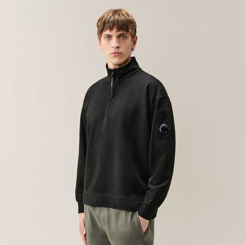 sudadera de C.P. Company Boxy Lens negra con Media Cremallera 21CMSS020A006372M900